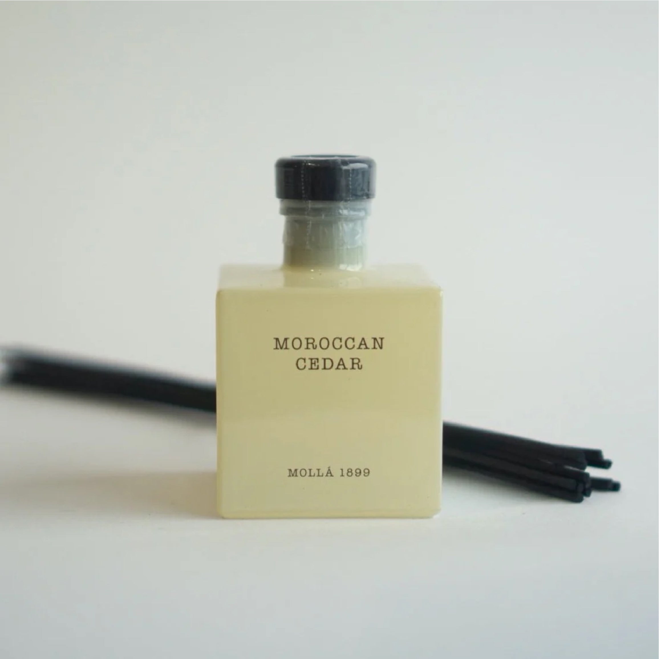 Namų kvapų difuzorius su lazdelėmis "Moroccan Cedar"