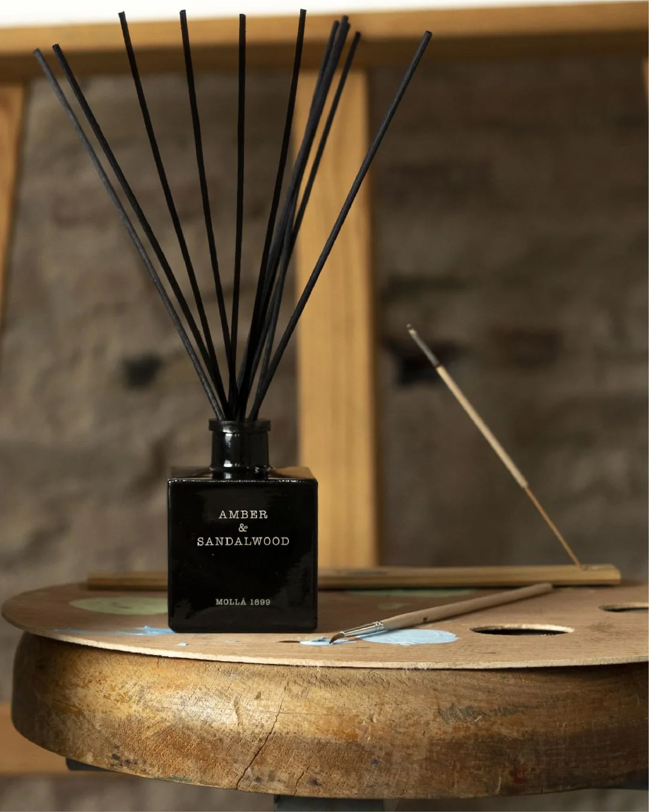 Namų kvapų difuzorius su lazdelėmis "Amber & Sandalwood"