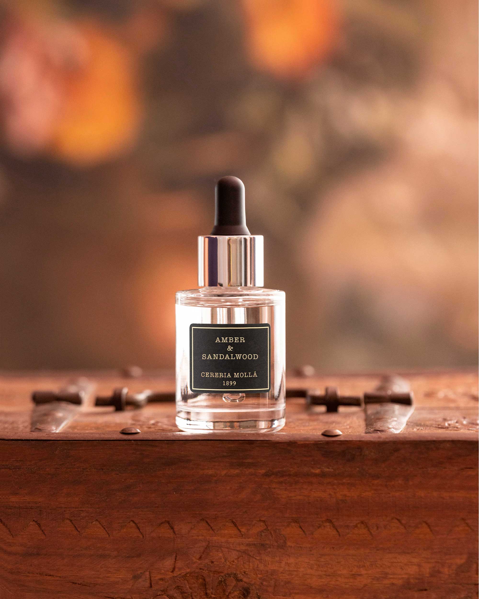 Vandenyje tirpus eterinis aliejus "Amber&Sandalwood"